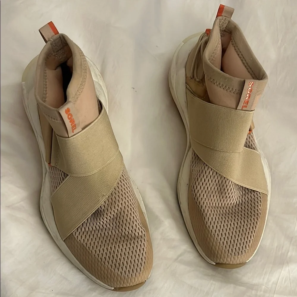 SOREL beige ceramic Explorer Defy Mid Shoe - Women's size 9.5!
